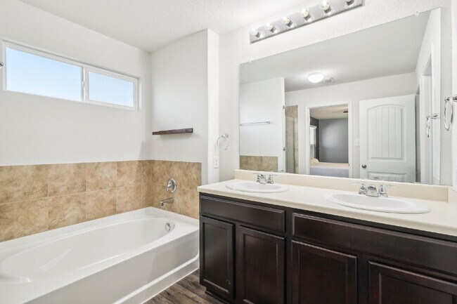 Building Photo - "Charming 4-Bedroom Oasis with custom fini...
