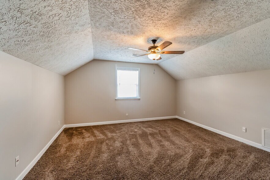 Building Photo - 1625 Beaconcrest Cir