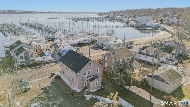 Building Photo - 113 Pequot Ave