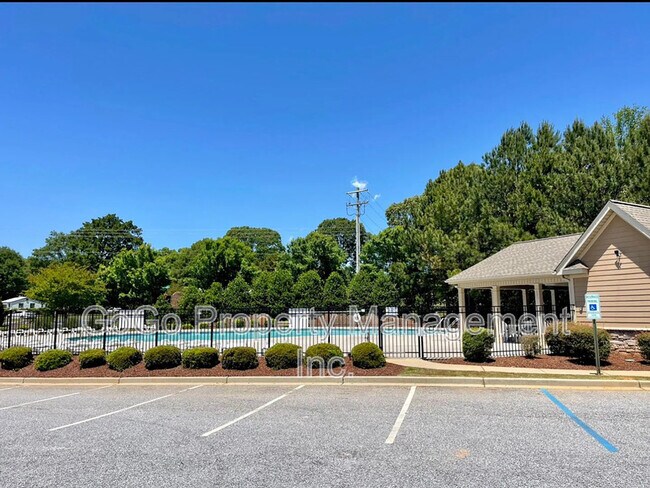 Building Photo - 110 Northwild Dr