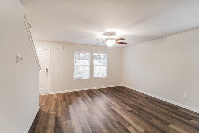 Building Photo - 392 Amelia Ln