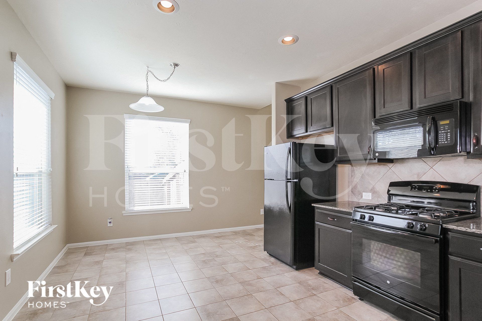 Building Photo - 16318 River Wood Ct