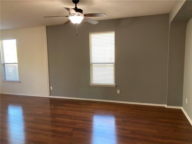 Building Photo - 14428 Lake Victor Dr