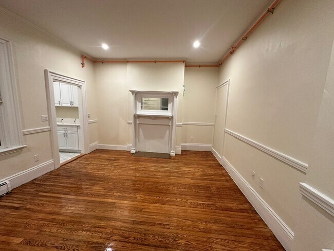 Building Photo - 440 Newtonville Ave