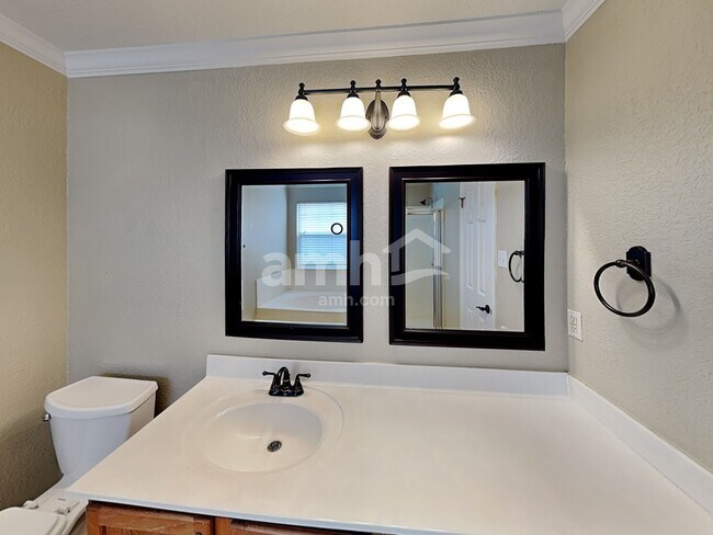 Building Photo - 105 Paige Bend