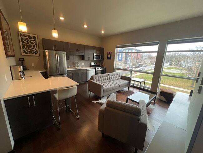 Building Photo - 801 E Mifflin St