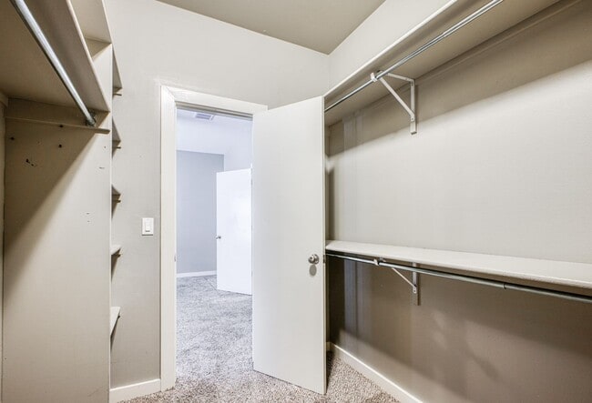 Building Photo - Eastside Beautiful 3 bed/2 baths for RENT