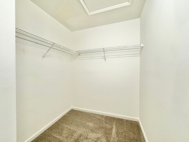 Building Photo - Charming 2 Bedroom Townhome in Chelsea Commons
