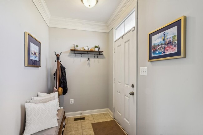 Building Photo - 605 S Cherry Grove Ave