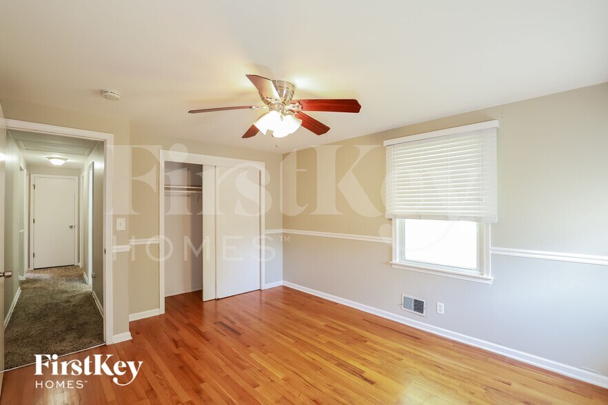 Building Photo - 8408 W 89th St