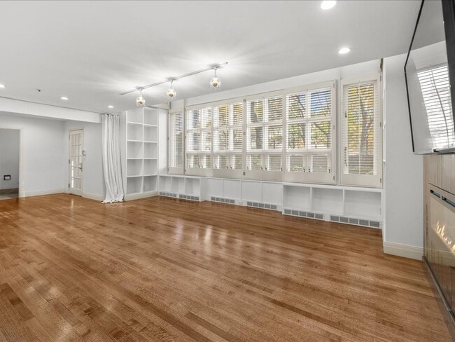 Building Photo - 20 Rowes Wharf