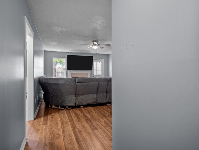 Building Photo - 1020 Furia Dr