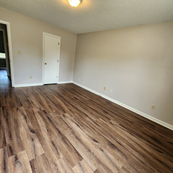 Building Photo - 2036 Merle Ln