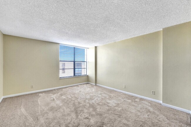 Building Photo - 12 Royal Palm Way