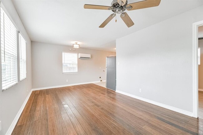 Building Photo - 812 38th St
