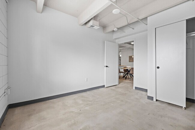 Building Photo - 415 S Weber St