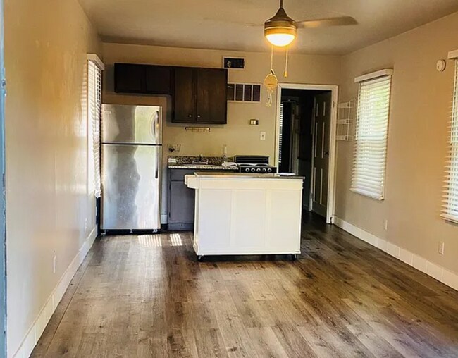 Building Photo - For Rent