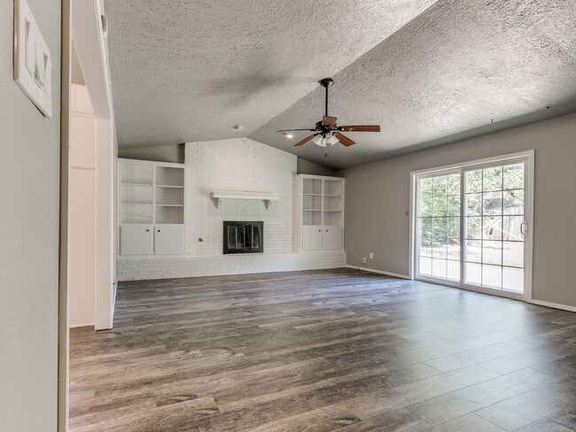 Building Photo - Recently Remodeled home in Norman