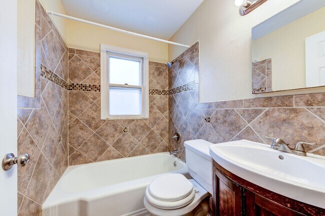 Building Photo - Charming 3-Bedroom Home with Garage, Basement & Fenced Backyard