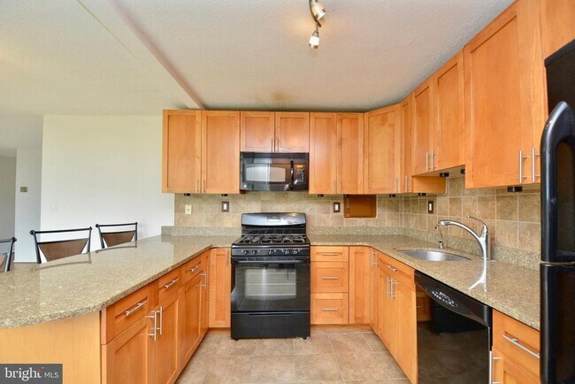 Building Photo - Bright 1BR 1B Condo | All Utilities Included | Arlington