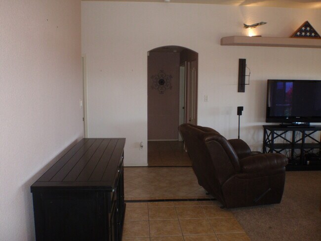 Building Photo - MESA DEL SOL POOL HOME