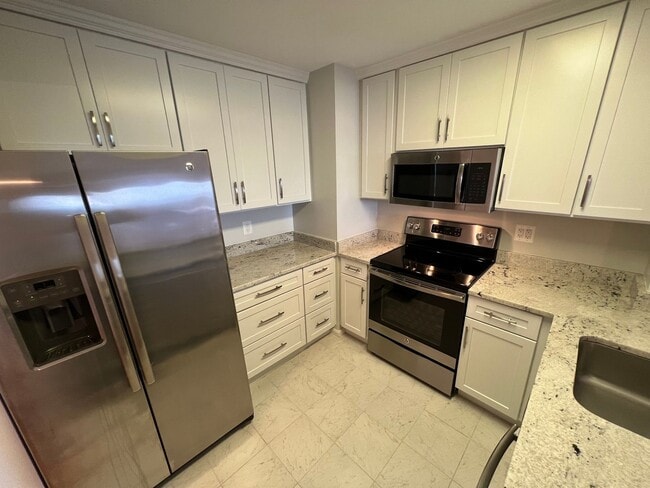 Building Photo - Luxurious 2 Bed 2 Bath Penthouse In Alta V...