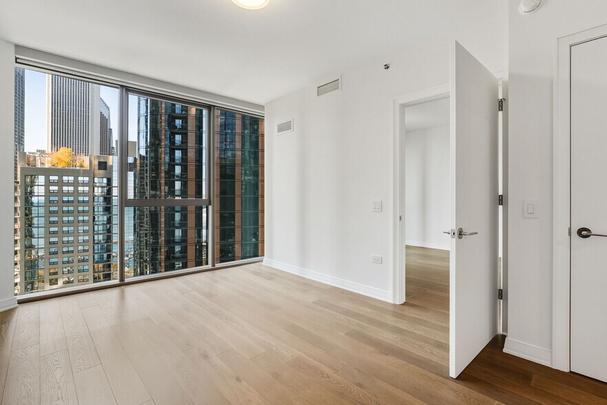 Building Photo - 211 N Harbor Dr