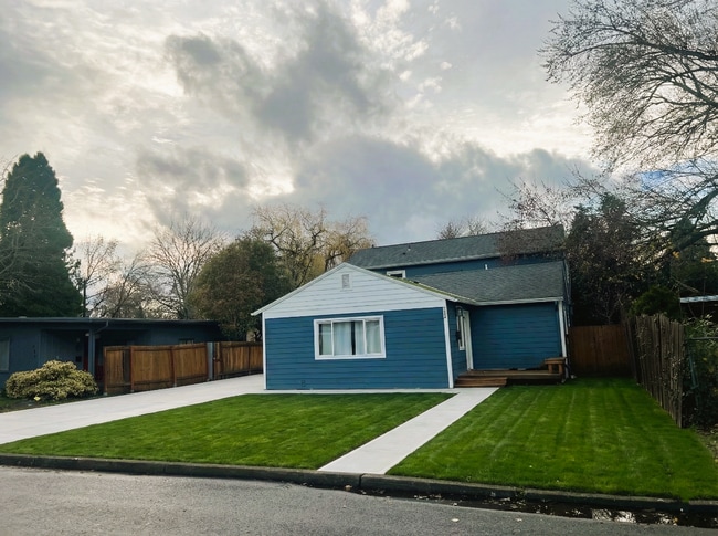 Building Photo - 215 SW 131st Ave