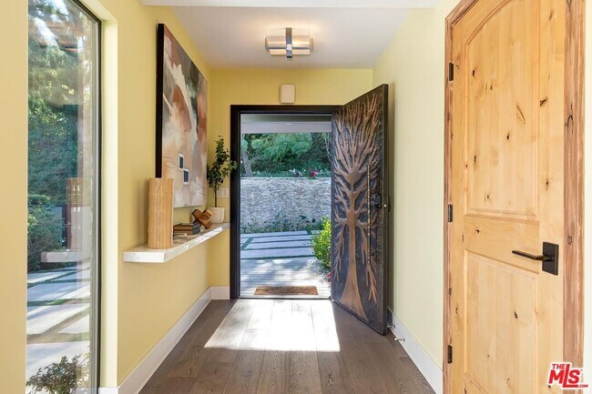 Building Photo - 2841 Montcalm Ave