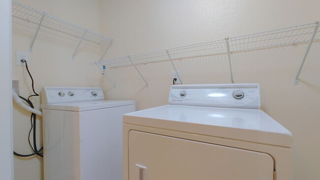 Building Photo - Newly Remodeled 3 Bedroom 2 Bath Home!
