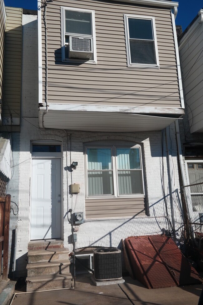 Building Photo - Charming 2 Bedroom/2.5 Bathroom Townhome in Linwood/Patterson Park, MD!