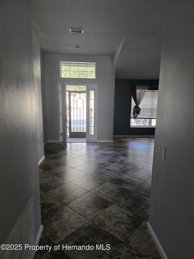 Building Photo - 14392 Wake Robin Dr