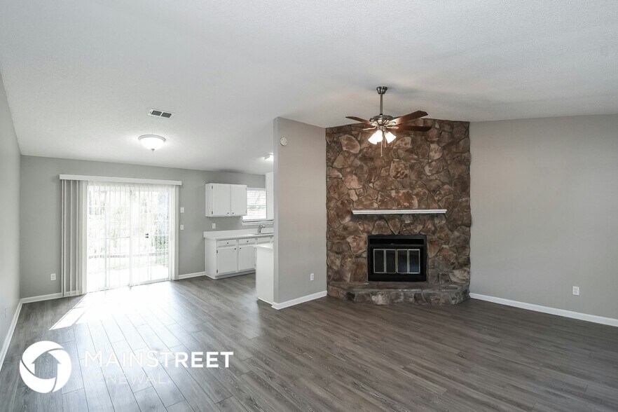 Building Photo - 2419 Winterwood Cir E