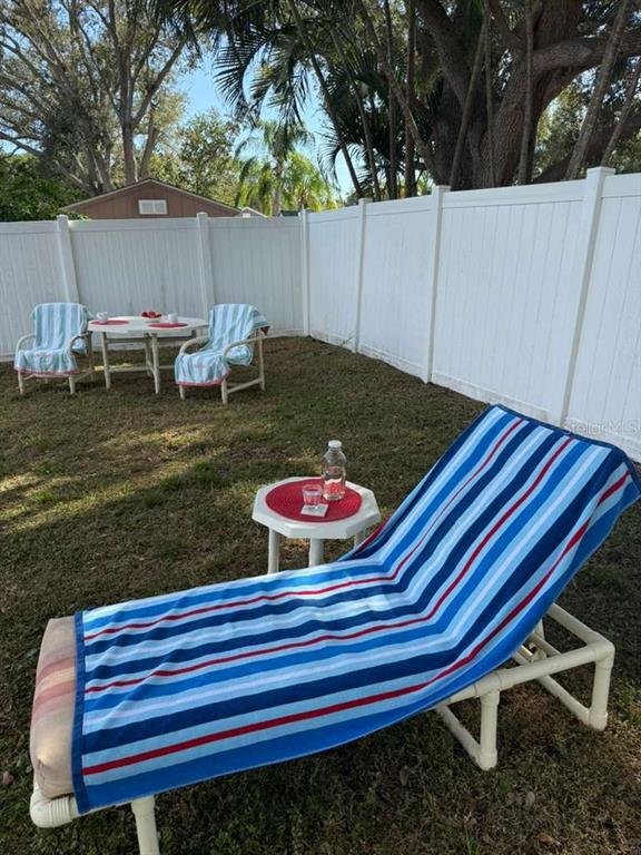 Building Photo - 2021 Valley Dr