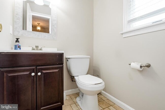 Building Photo - 517 Stockbridge Ct