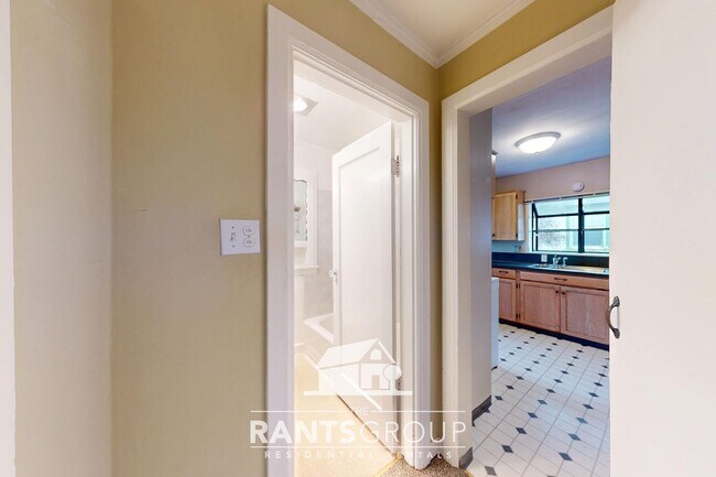 Building Photo - 3-Story Eastside Home with Views of the Bay!