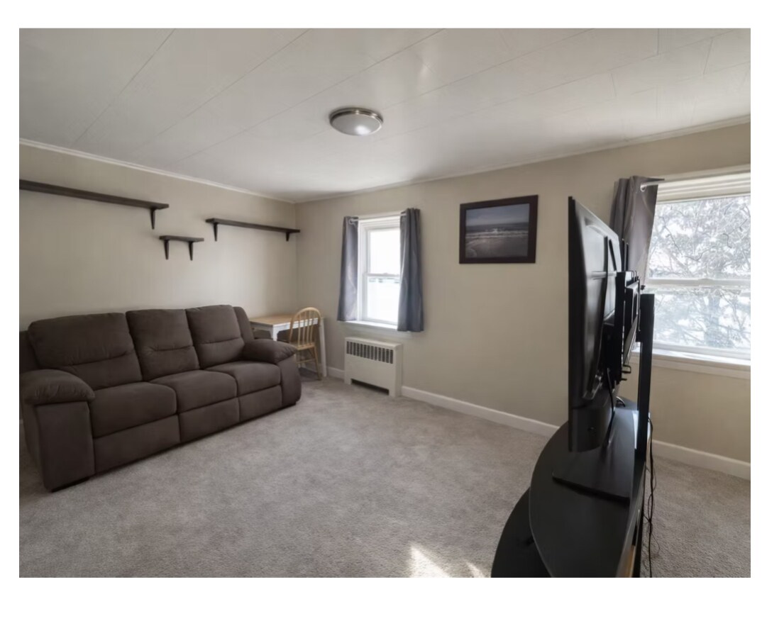 Building Photo - 924 Ash St