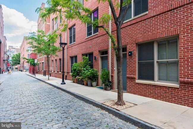 Building Photo - 133 N Bread St