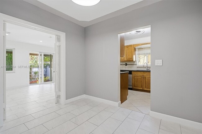 Building Photo - 2120 SW 16th St