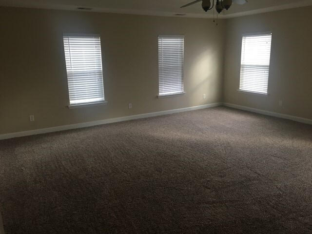 Building Photo - 132 Pine View Xing