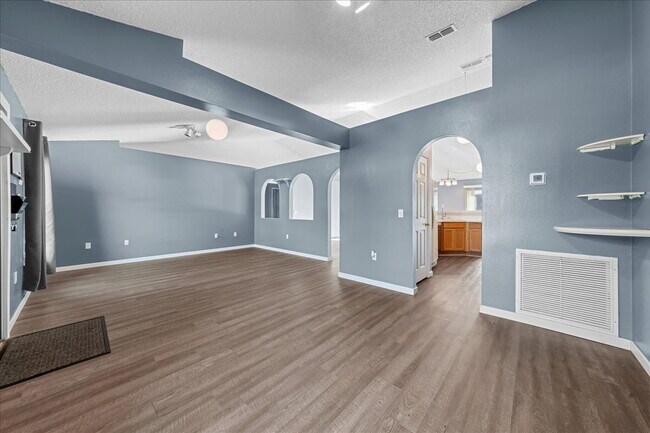 Building Photo - Palm Bay Gem