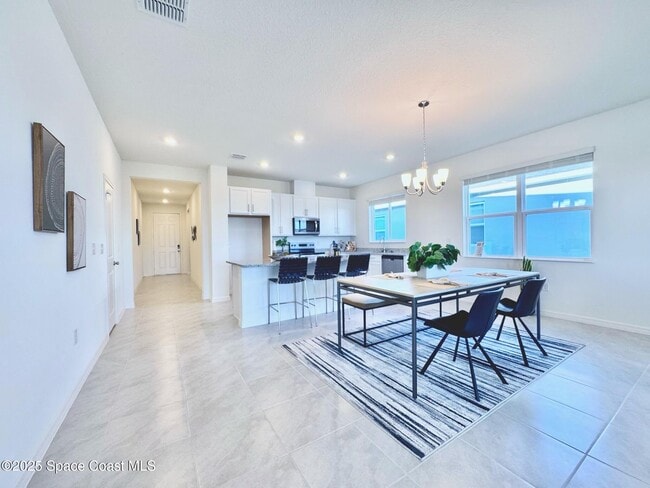 Building Photo - 386 Glaspell Cir SE