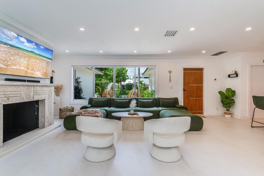 Building Photo - 616 NE 16th Terrace