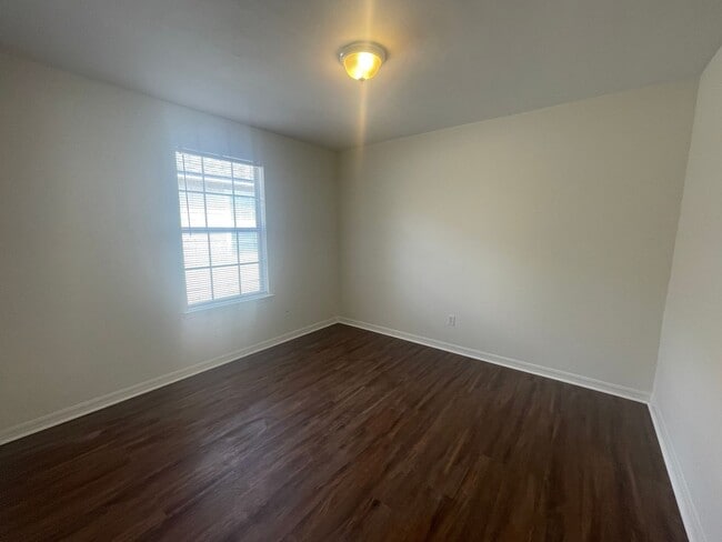 Building Photo - 3/2 Home in Walnut Creek with Vaulted Ceilings and Updated Finishes
