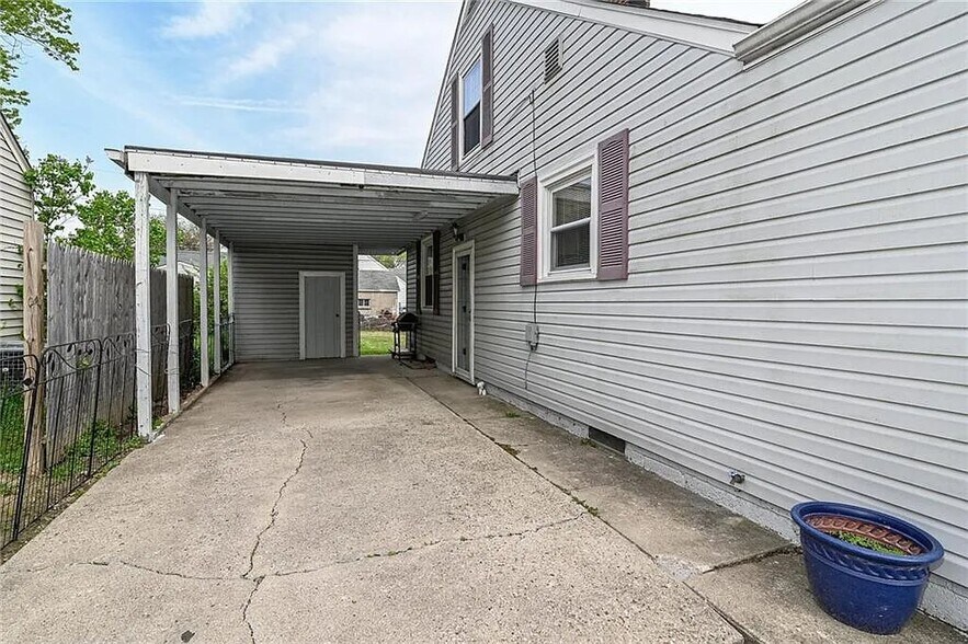 Building Photo - 3104 Sheridan St