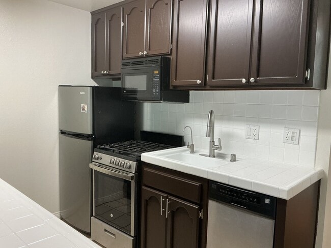 Building Photo - Los Caballeros #212