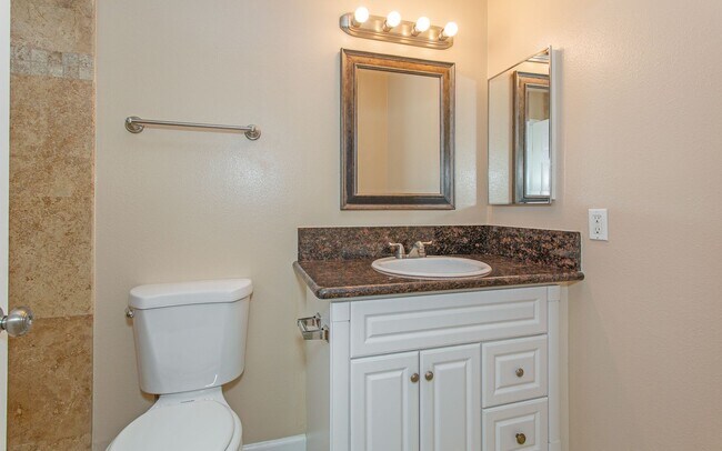 Building Photo - Wonderful 4 bedroom home in San Marcos!