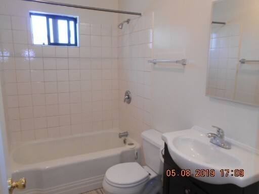 Building Photo - One Bedroom Apartment located near the UC ...