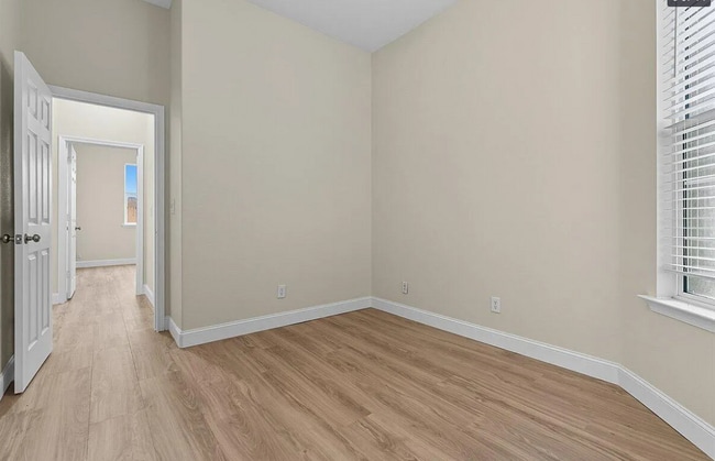 Building Photo - 1277 Paradise Loop