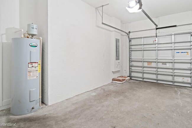 Building Photo - 3 br, 2.5 bath Townhome - Charleston Commons
